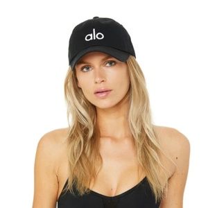 NWT Alo Yoga Off Duty Cap
